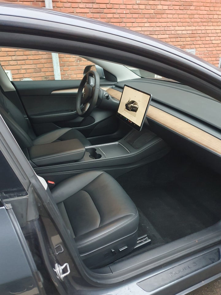 Tesla Model 3 Standard Range+ RWD 4d