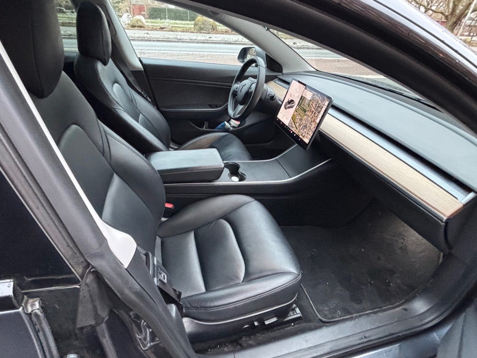 Tesla Model 3 Long Range AWD 4d