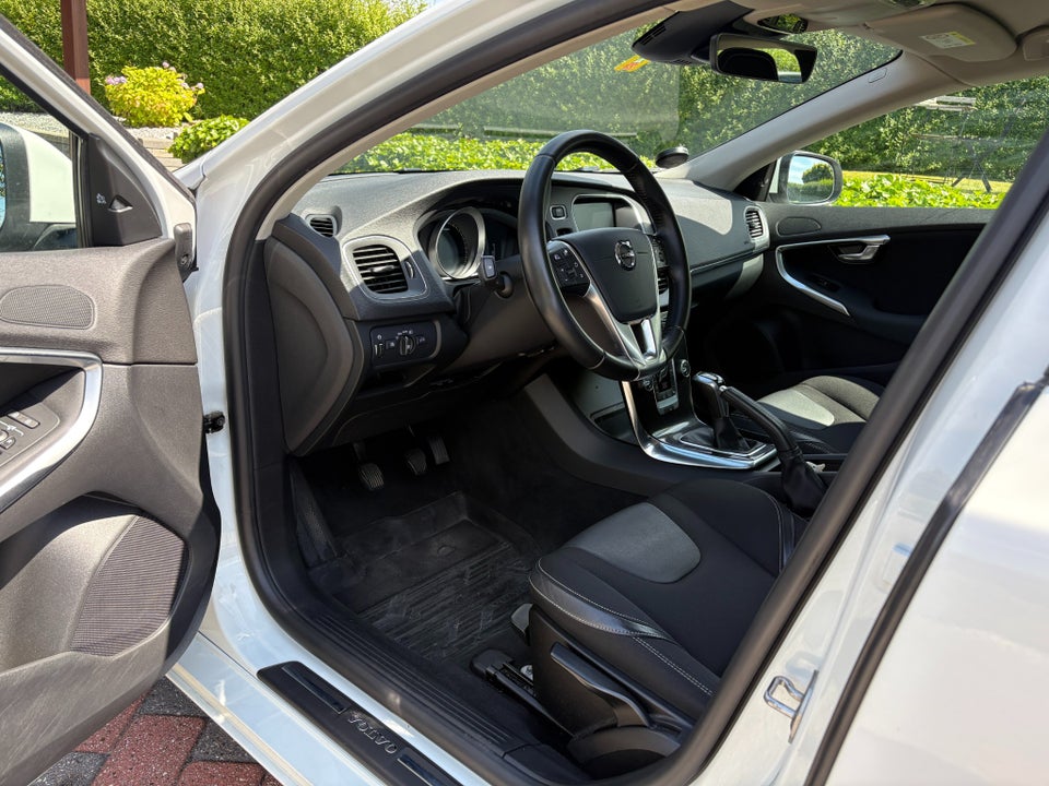 Volvo V40 2,0 D2 120 Business Advanced 5d