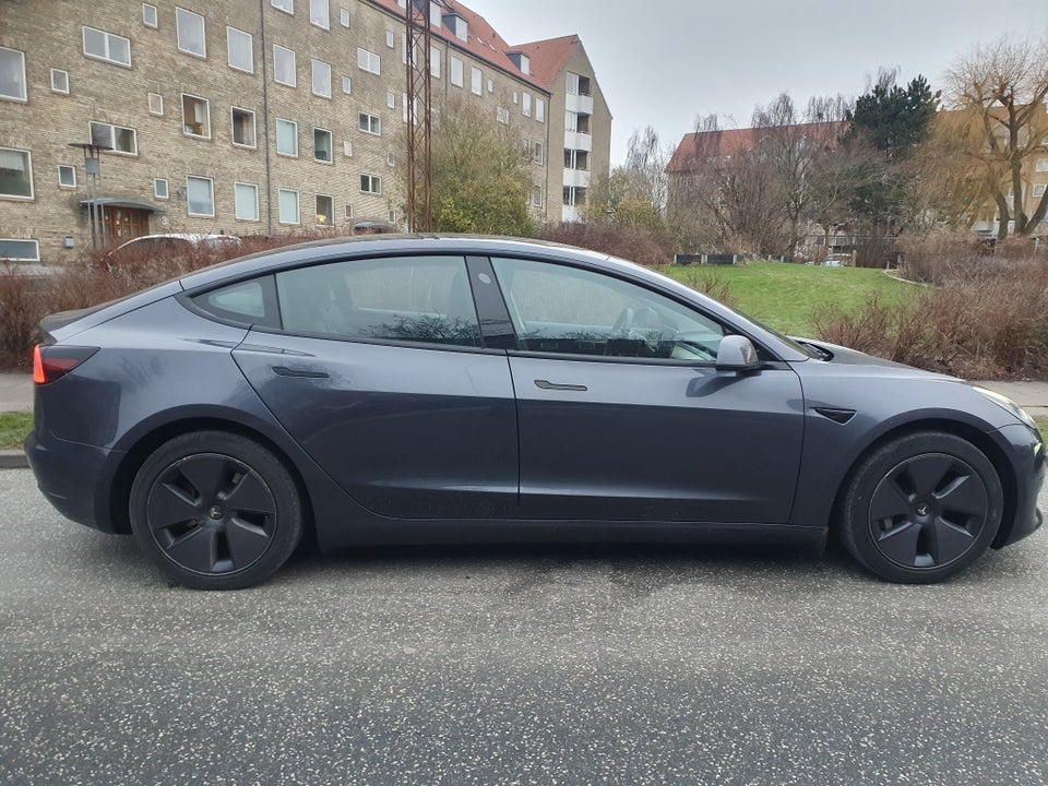 Tesla Model 3 Standard Range+ RWD 4d