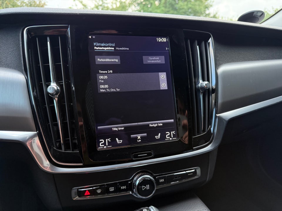 Volvo V90 2,0 T5 254 Momentum aut. 5d