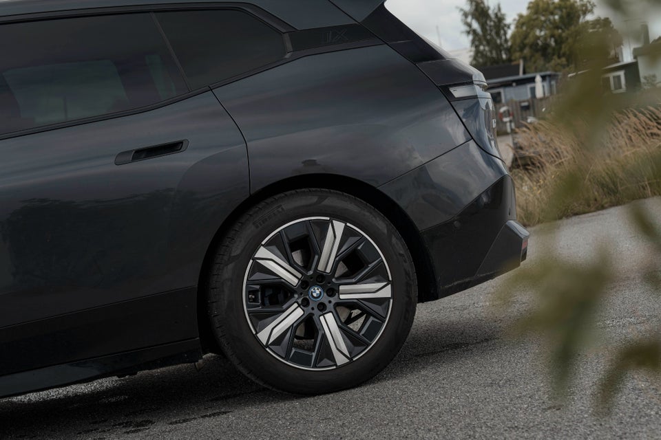 BMW iX xDrive40 Fully Charged Sport 5d