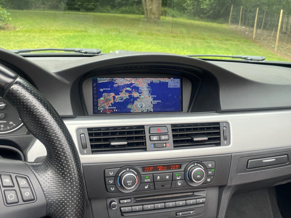 BMW 330d 3,0 Cabriolet aut. 2d