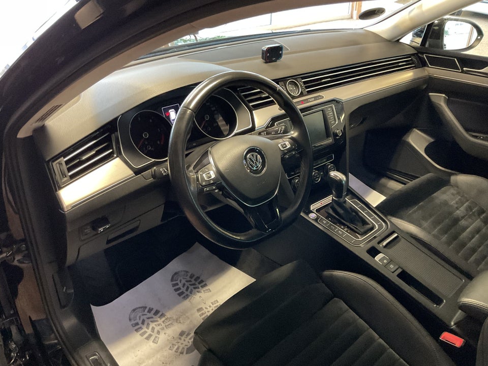 VW Passat 2,0 TDi 240 Highline Variant DSG 4Motion Van 5d
