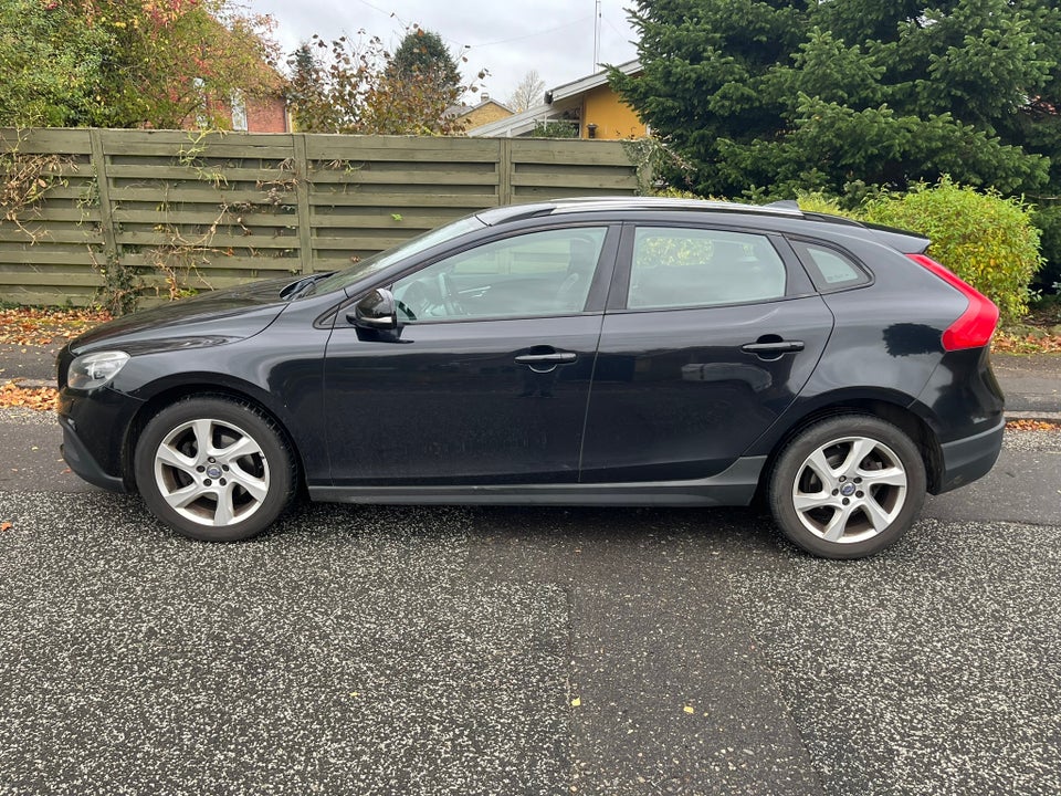 Volvo V40 CC 1,6 D2 115 Momentum aut. 5d