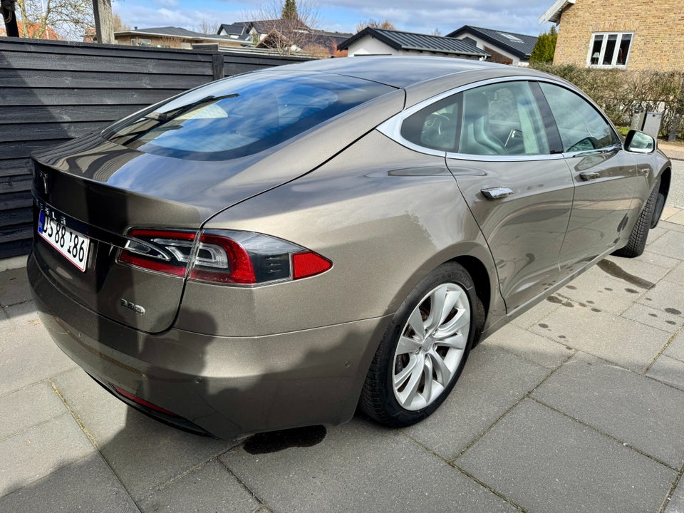 Tesla Model S 90D 5d