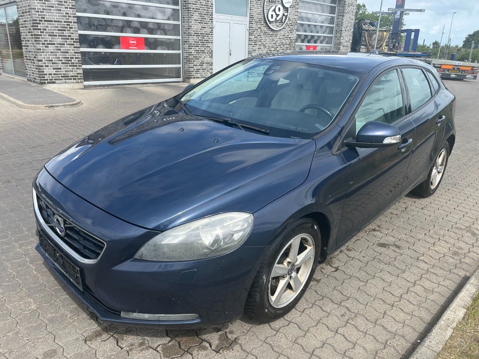Volvo V40 1,6 D2 115 Momentum 5d