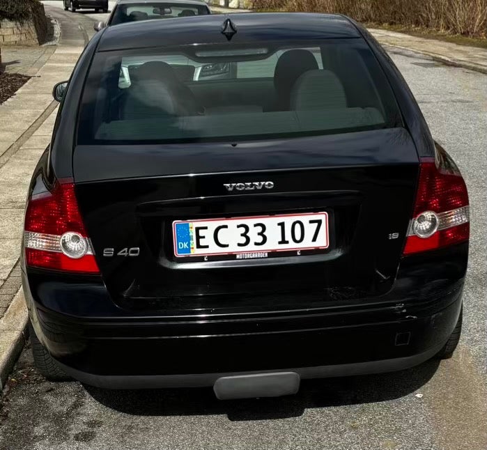 Volvo S40 1,8  4d