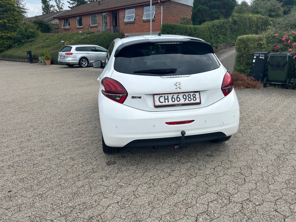 Peugeot 208 1,6 BlueHDi 100 Desire Sky 5d