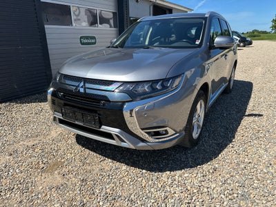 Mitsubishi Outlander 2,4 PHEV Inform CVT 4WD 5d