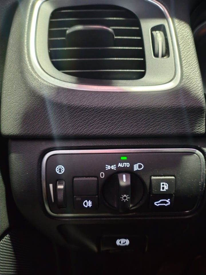 Volvo V60 2,0 D4 181 Momentum aut. 5d