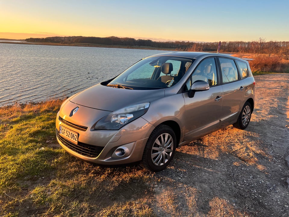 Renault Grand Scenic III 1,6 16V Expression 7prs 5d