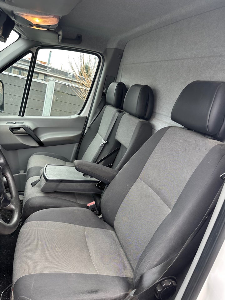 VW Crafter 2,0 TDi 163 Kassevogn M