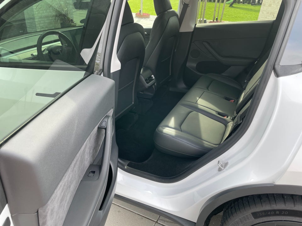 Tesla Model Y Long Range AWD 5d