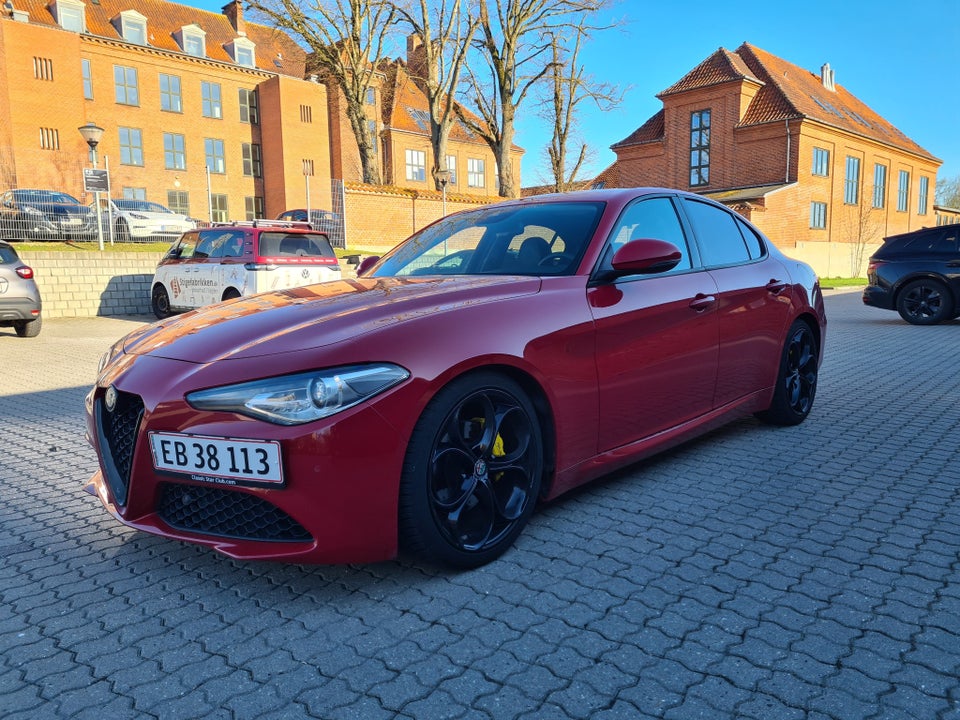 Alfa Romeo Giulia 2,2 JTD 180 aut. 4d