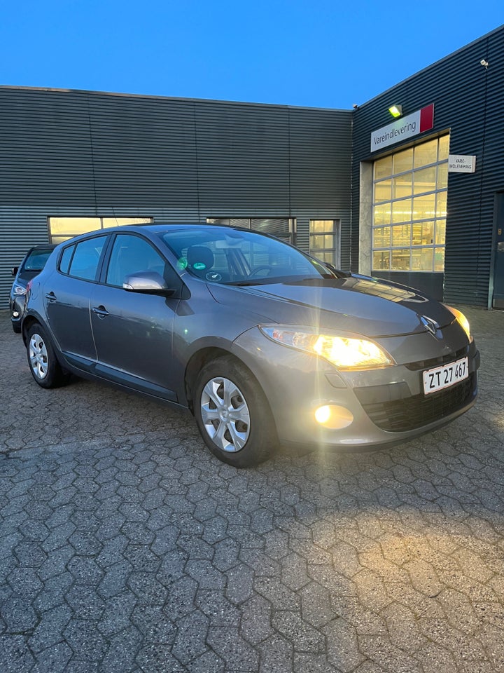 Renault Megane III 1,6 110 Expression 5d