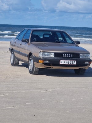 Audi 200 2,1 T quattro 4d