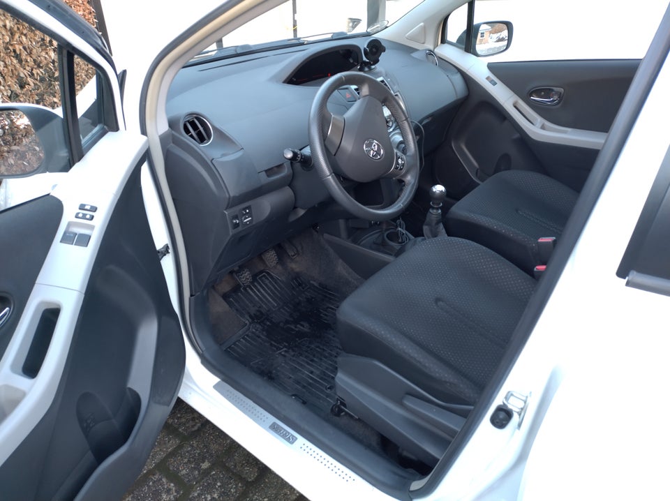 Toyota Yaris 1,3 S 5d