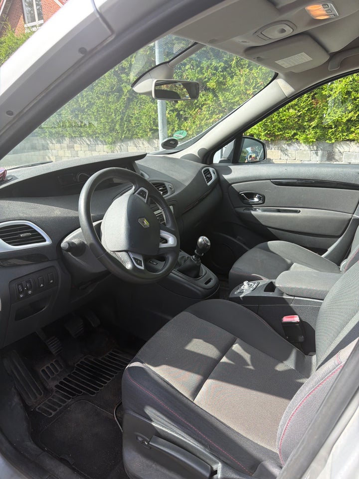 Renault Grand Scenic III 1,6 dCi 130 Dynamique 7prs 5d