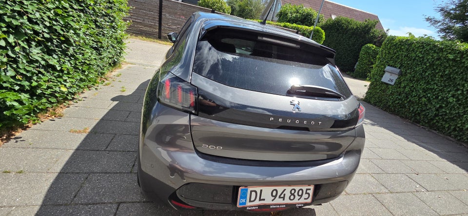 Peugeot 208 1,2 PureTech 100 Allure Sky 5d