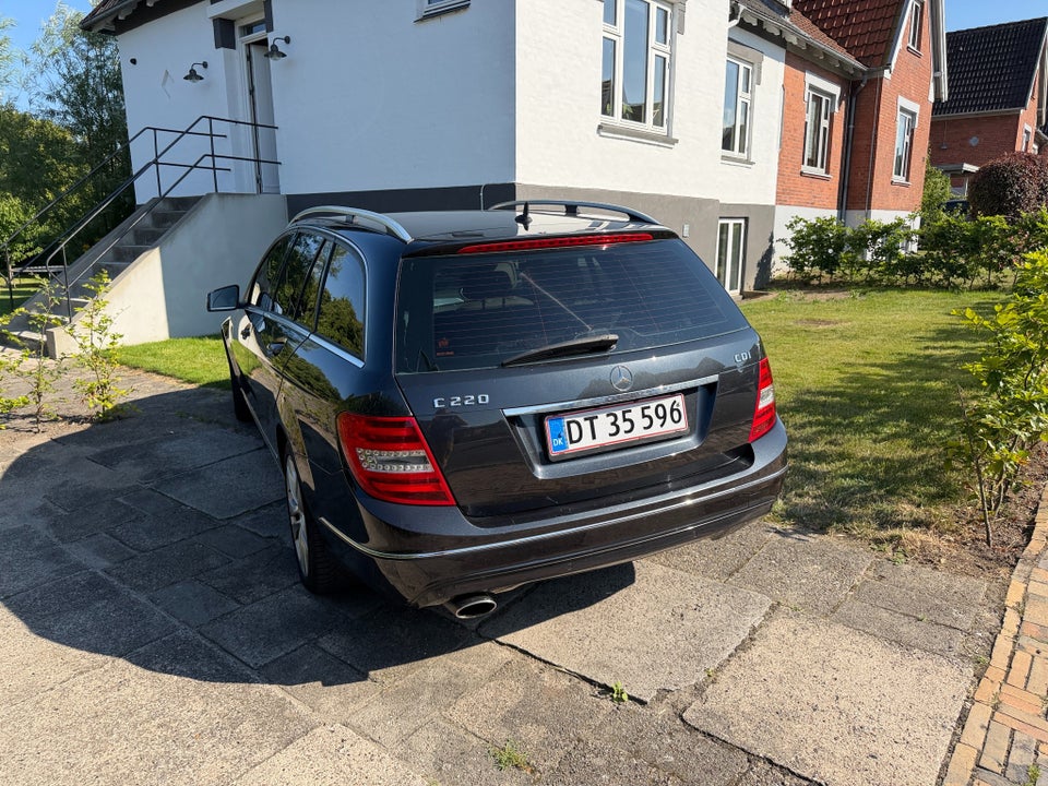 Mercedes C220 2,2 CDi Avantgarde stc. 5d