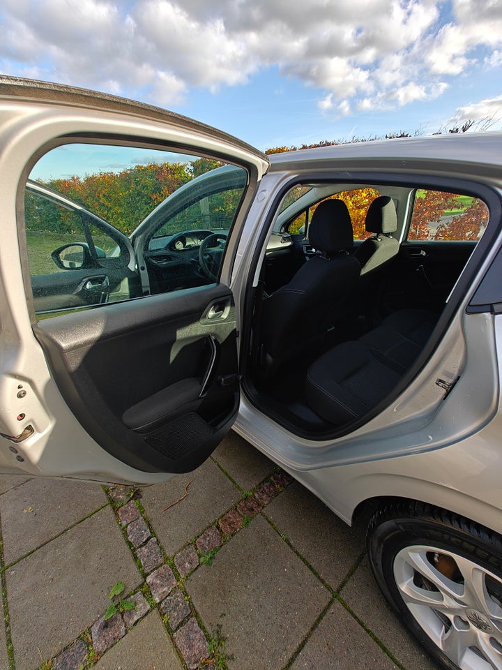 Peugeot 208 1,6 BlueHDi 100 Active 5d