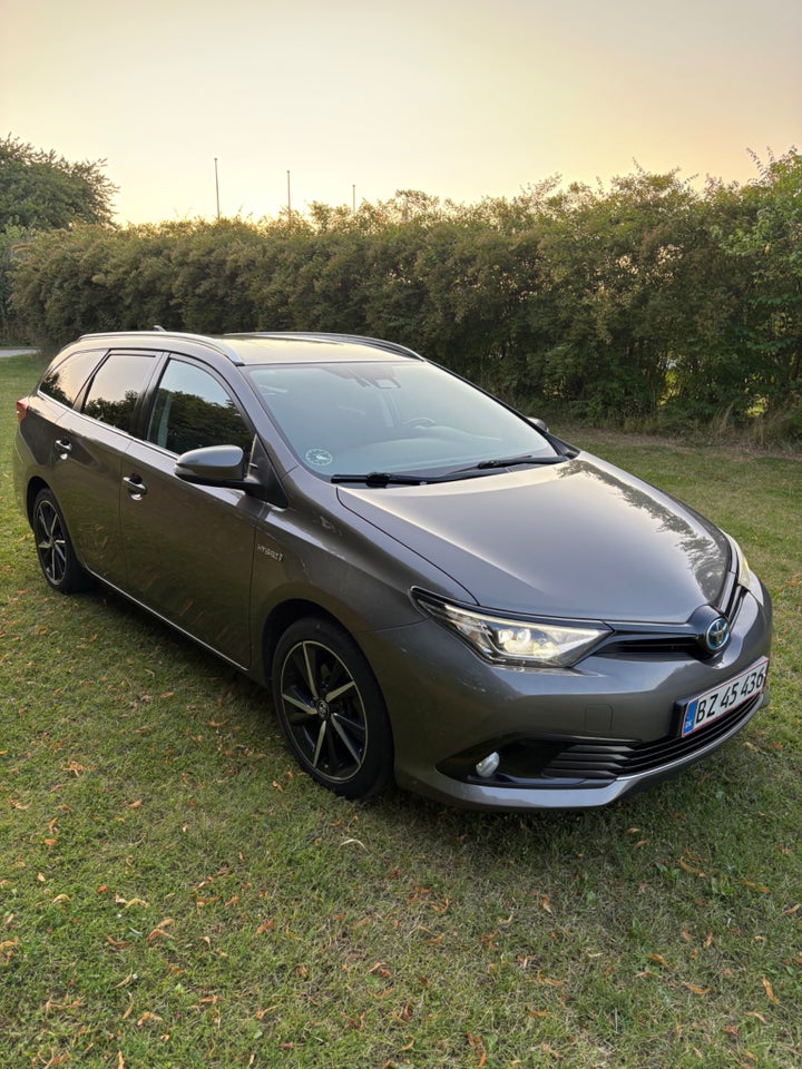 Toyota Auris 1,8 Hybrid H2 Selected Touring Sports CVT 5d