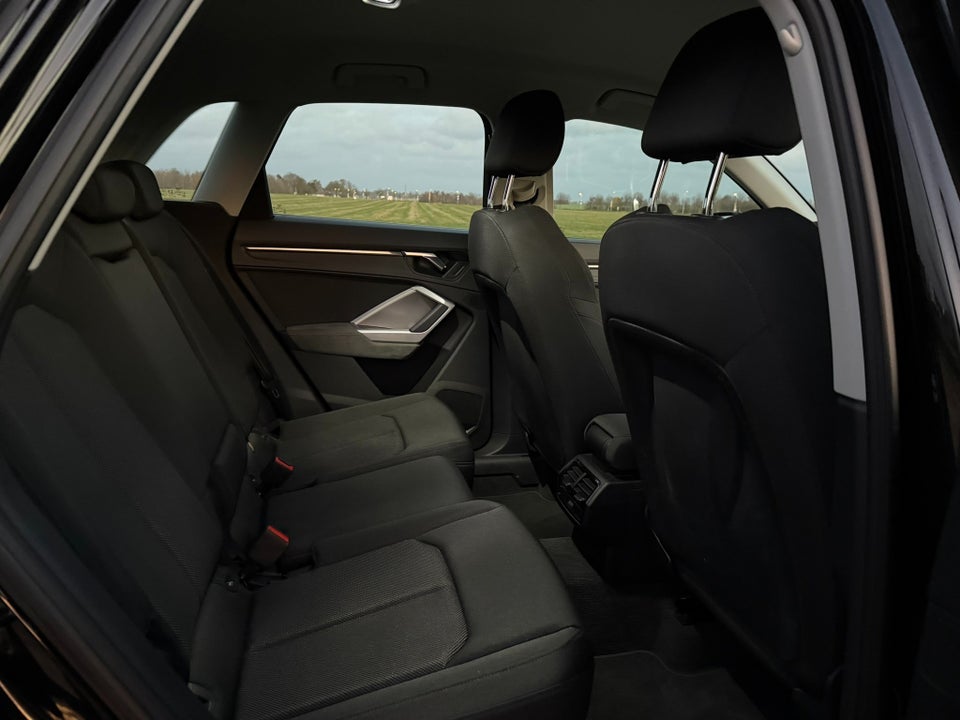 Audi Q3 45 TFSi e Attitude plus S-tr. 5d