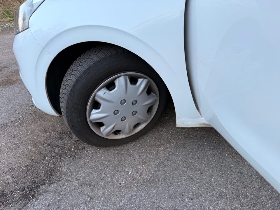 Peugeot 208 1,6 BlueHDi 100 Allure Sky 5d