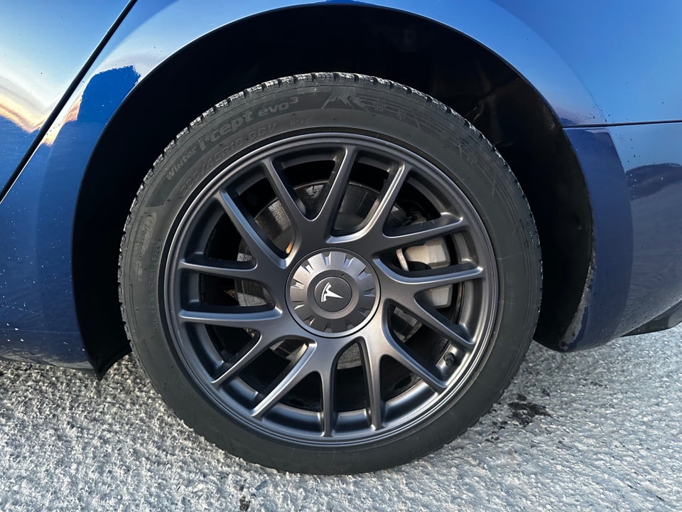 Tesla Model 3 Long Range AWD 4d