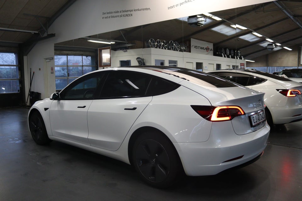 Tesla Model 3 Standard Range+ RWD 4d