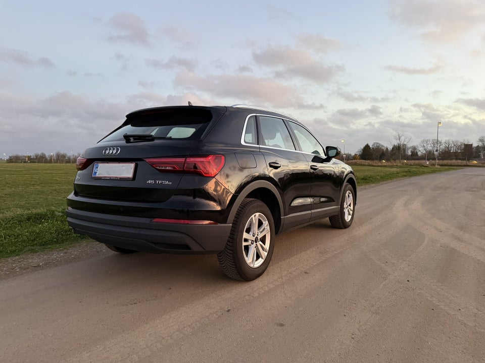 Audi Q3 45 TFSi e Attitude plus S-tr. 5d