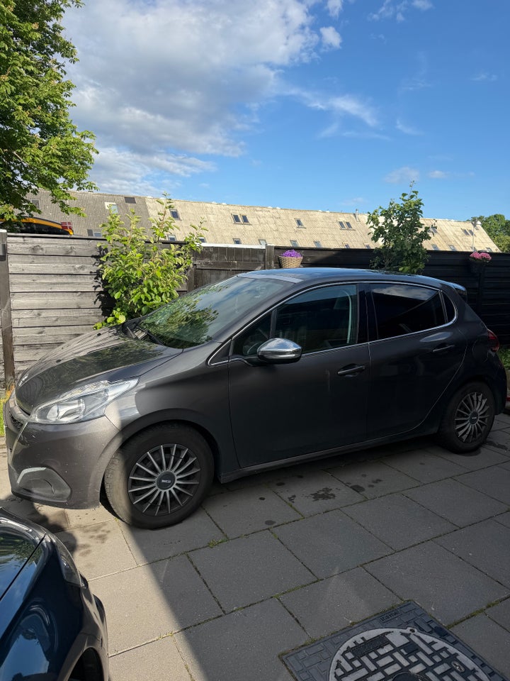 Peugeot 208 1,6 BlueHDi 100 Selection Sky 5d