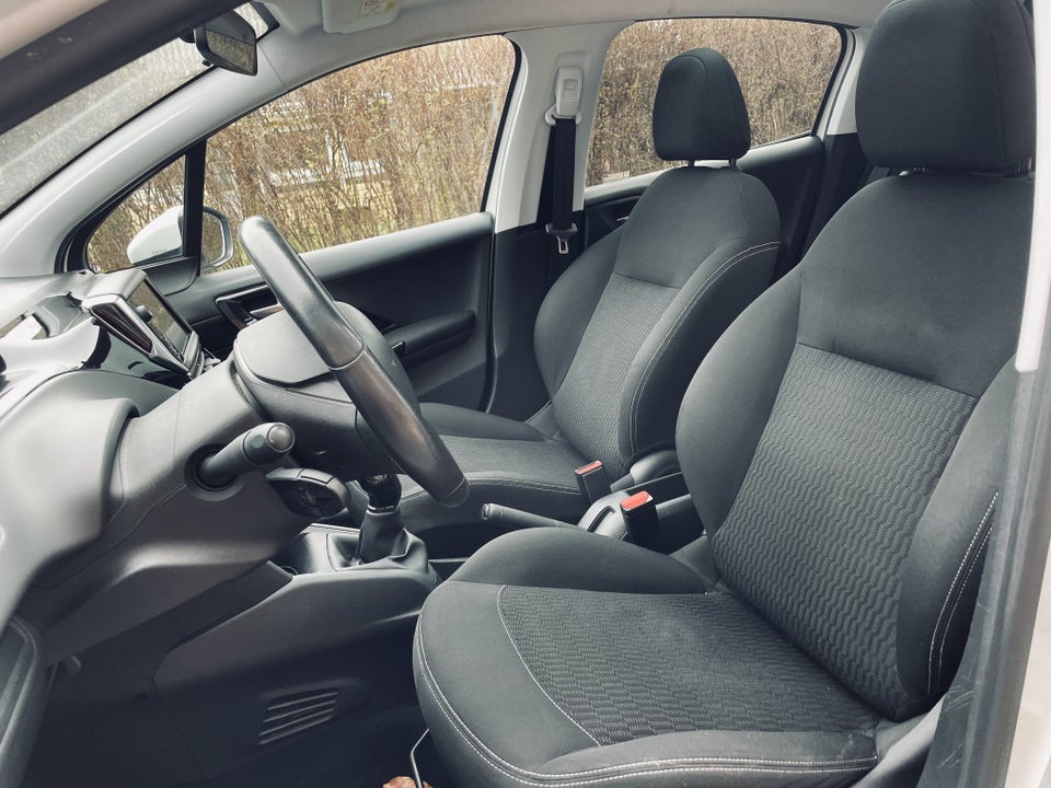 Peugeot 208 1,6 BlueHDi 100 Allure Sky 5d