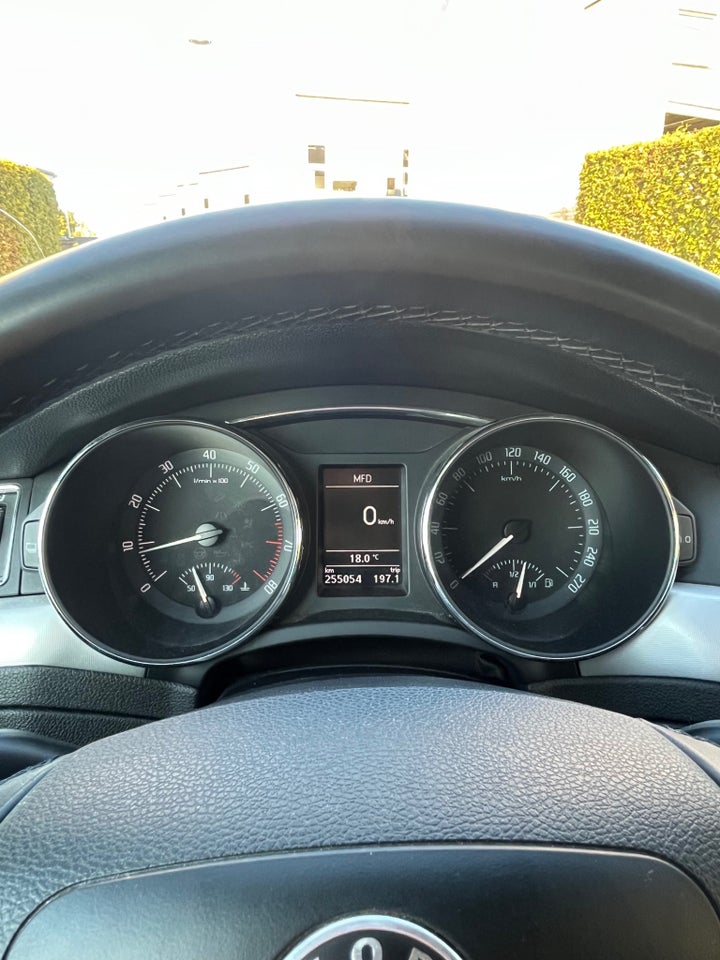 Skoda Superb 1,8 TSi 160 Elegance Combi DSG 5d