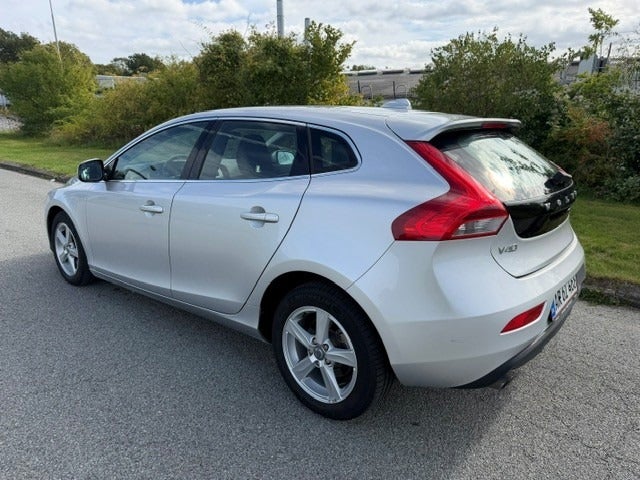 Volvo V40 1,6 T4 180 Momentum aut. 5d