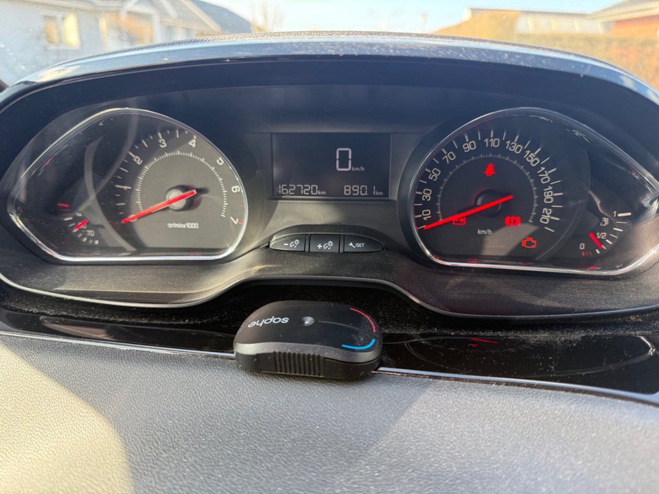 Peugeot 208 1,2 VTi 82 Active Navigator 5d