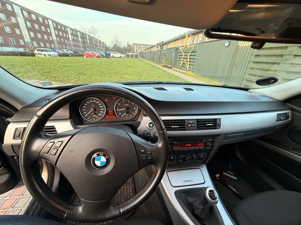 BMW 320i 2,0 Touring 5d