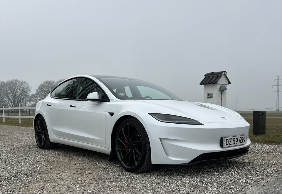 Tesla Model 3 Performance AWD 4d