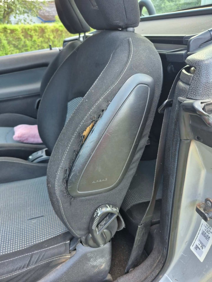 Peugeot 206 1,6 16V CC 2d