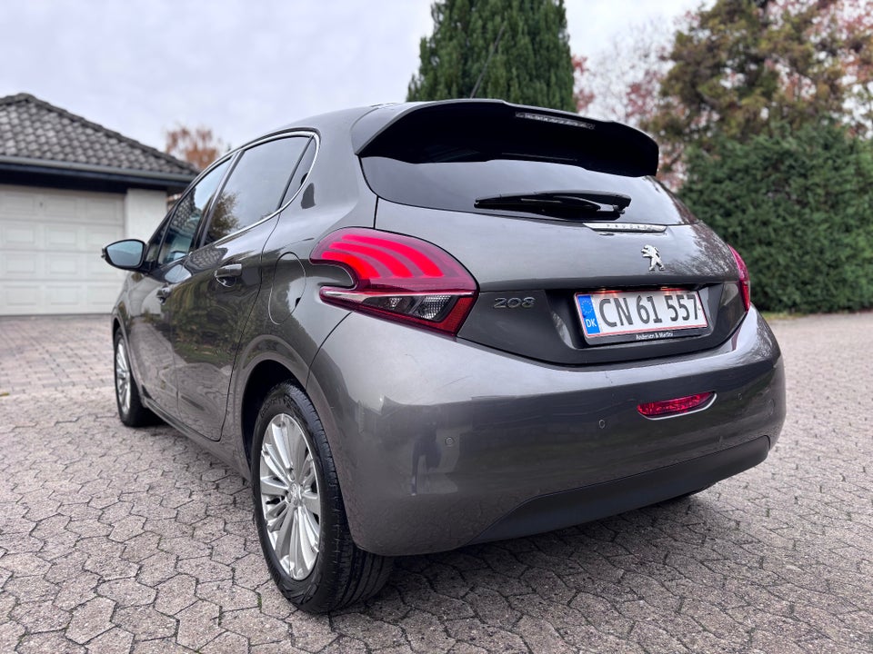 Peugeot 208 1,2 PureTech 82 Selection Sky 5d