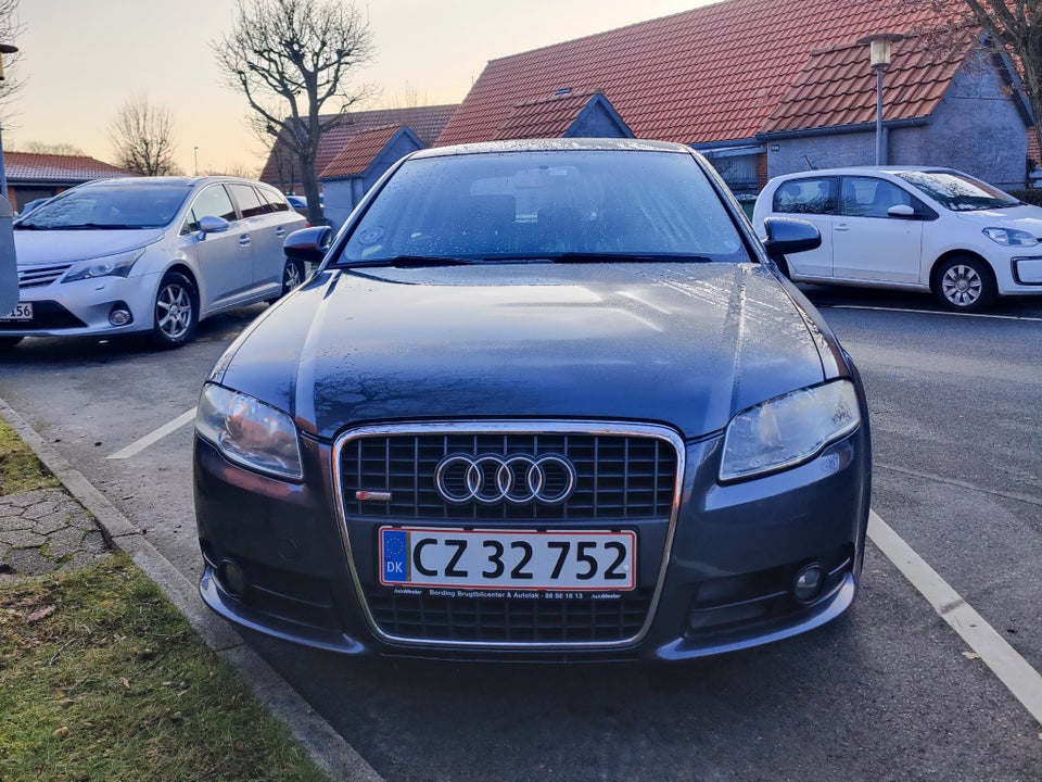 Audi A4 1,8 T 163 quattro 4d