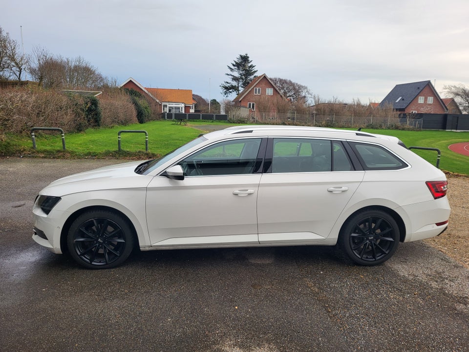 Skoda Superb 2,0 TDi 150 Style Combi DSG 5d