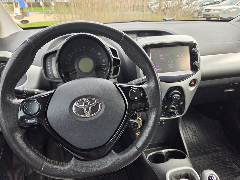 Toyota Aygo 1,0 VVT-i x-press 5d