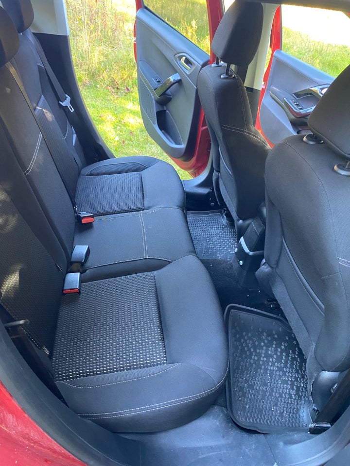 Peugeot 208 1,6 BlueHDi 100 Allure Sky 5d