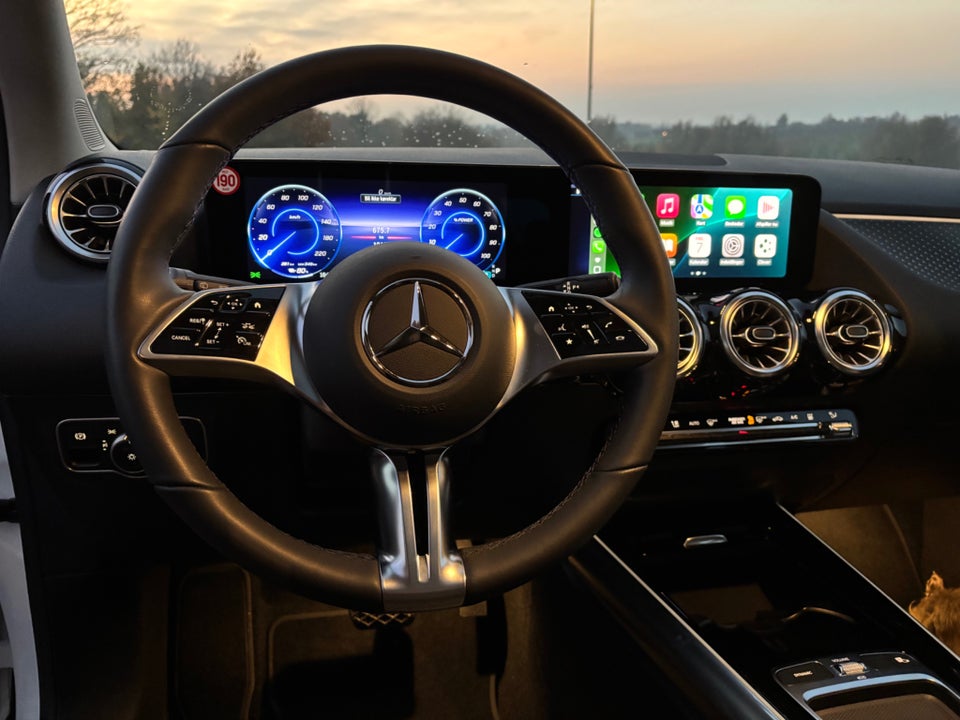 Mercedes EQA300 Progressive 4Matic 5d