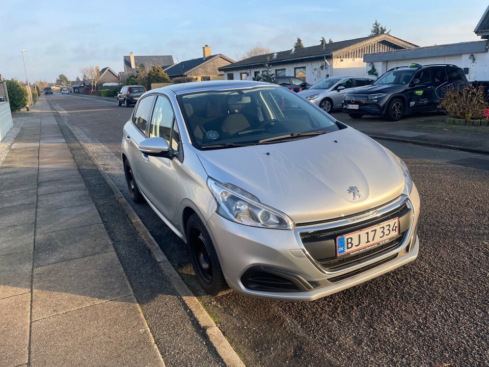 Peugeot 208 1,2 VTi 82 Chili Sky+ 5d