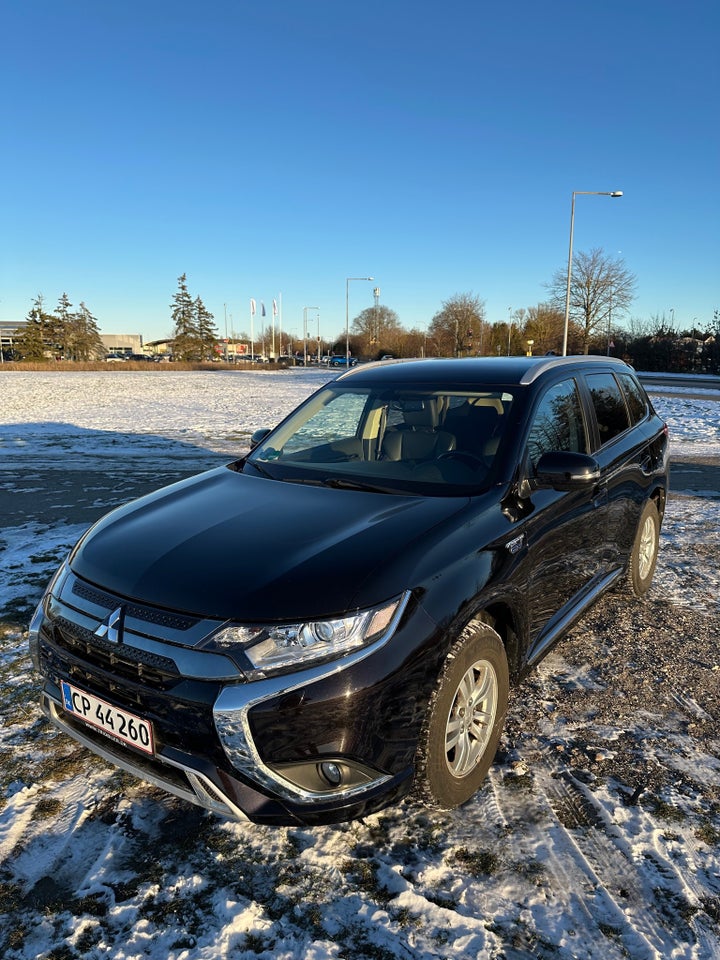 Mitsubishi Outlander 2,4 PHEV Invite+ CVT 4WD 5d