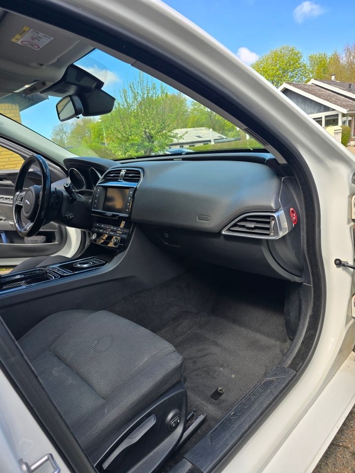 Jaguar XE 2,0 P200 Prestige aut. 4d