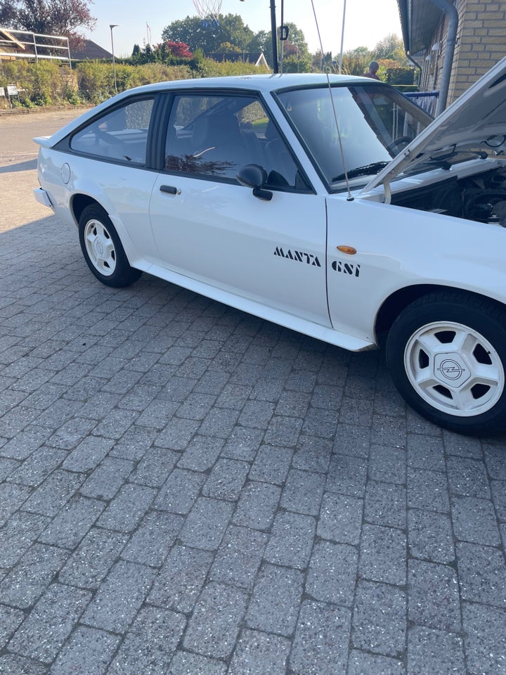 Opel Manta 2,0 GSi 3d